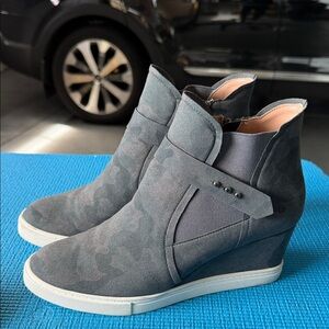 Linea Paulo Women's Wedge Ankle Sneakers - Gray Suede size 8 1/2